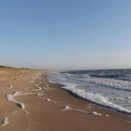 Near Coast, Cleaning Included Semesterbostad Tuitjenhorn