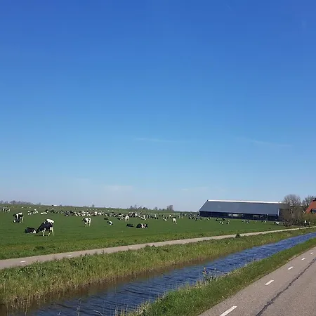 Near Coast, Cleaning Included Semesterbostad Tuitjenhorn